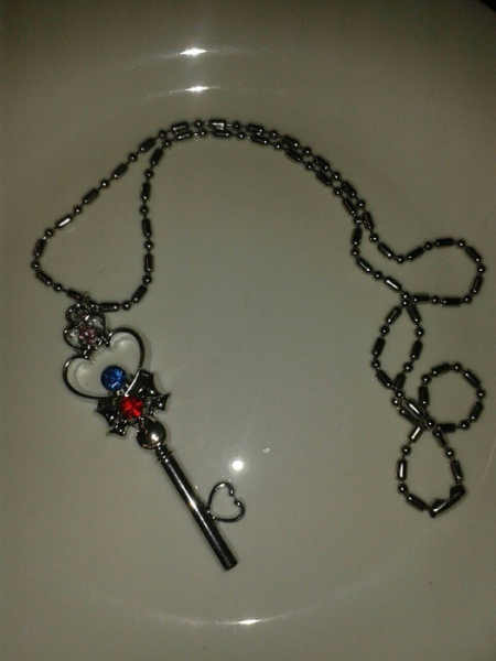 Sailor Moon Zeitreiseschlüssel mit Steinchen