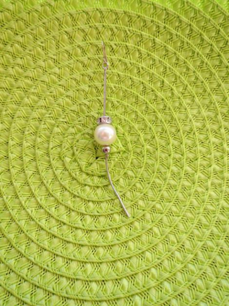 1 Ohrring, interessant, lang