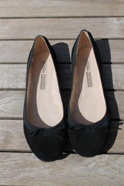 neue schwarve Ballerinas von Buffallo