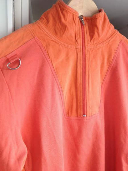 Orangefarbener Pulli von Bonita