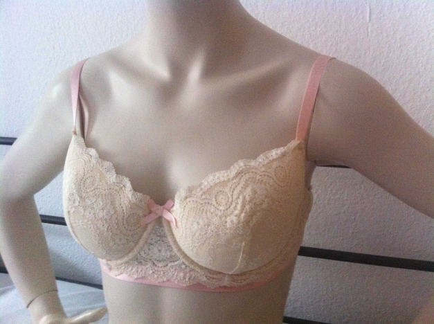 Neu, Elle Macpherson