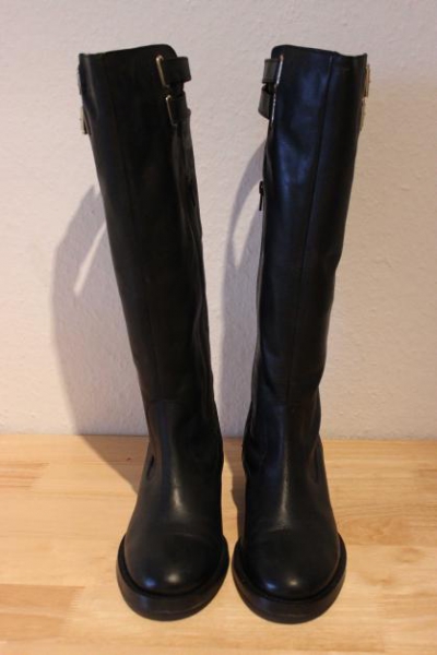 Wunderschöne neue schwarze Lederstiefel - nie angezogen!