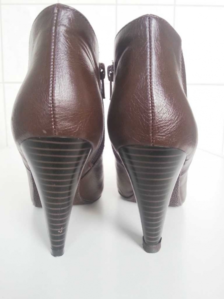 H&M braune Stiefeletten aus glattem Kunstleder mit seitlichem Reissverschluss Gr. 38