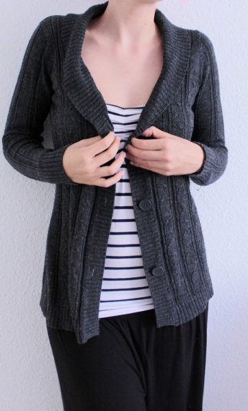 Grauer Cardigan -figurschmeichelnd-