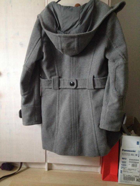 Schöner grauer Mantel Dufflecoat