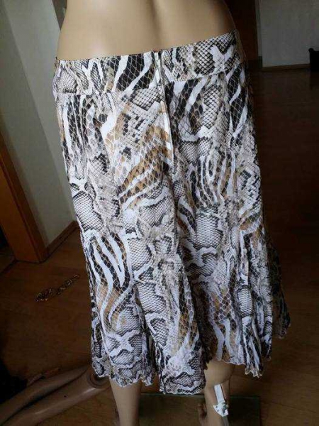 Super schöne Rock mit Schlangenmuster / She