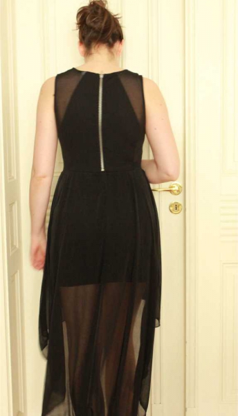 wunderschönes High-Low-Kleid in schwarz mit durchsichtigen Einsätzen (Versandkosten inklusive)