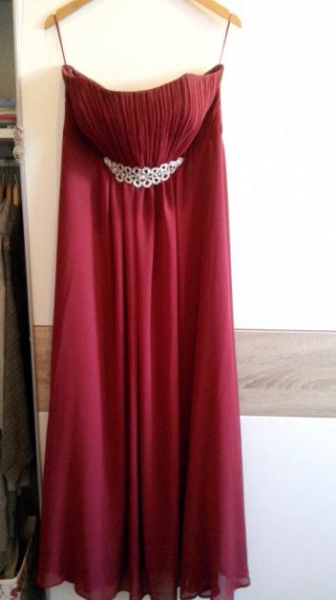 Rotes Kleid zu verkaufen