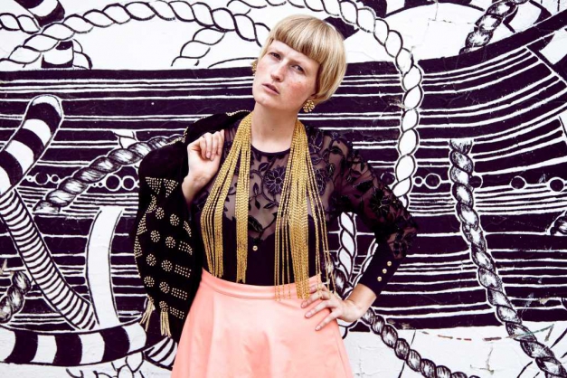 Schwarzsilber Vintagebody mit Blumenspitze