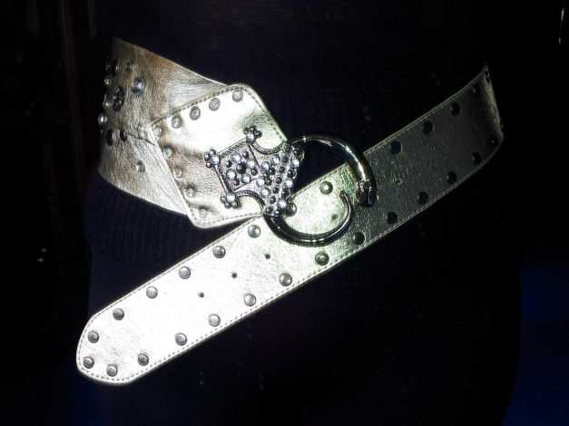 Gürtel gold mit Nieten und Ketten