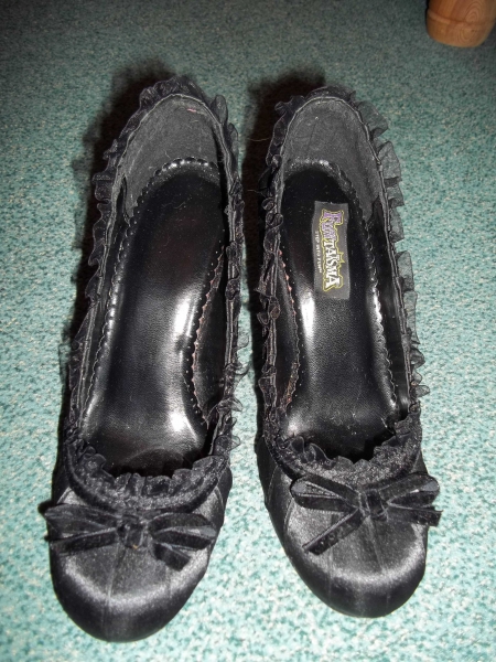 verspielte Gothic Pumps mit süßen Rüschen 