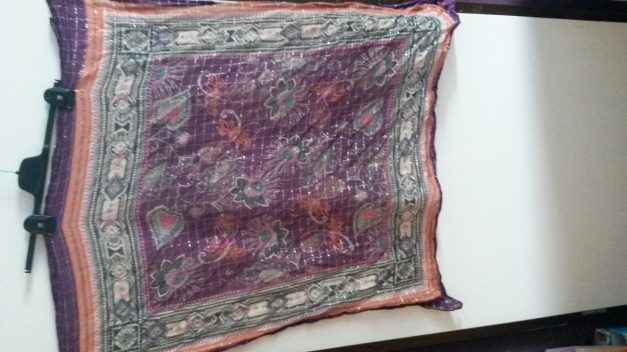 Tuch mit schönem Muster und Glitzer