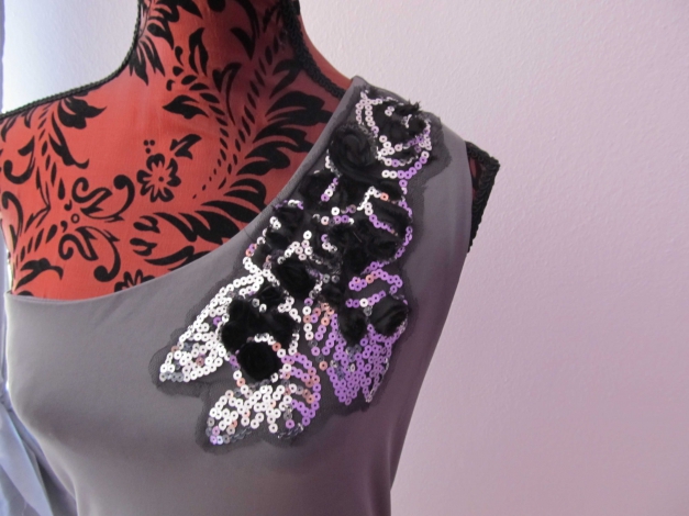 tolles one-shoulder Kleid