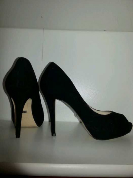 Schwarze Peeptoes von Buffalo