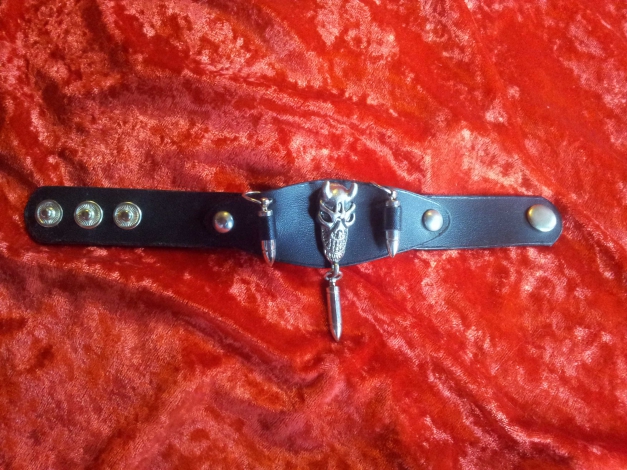 Gothic / (Alchemie) Armband, schwarz mit Devilkopf, Nieten und Patronen neu