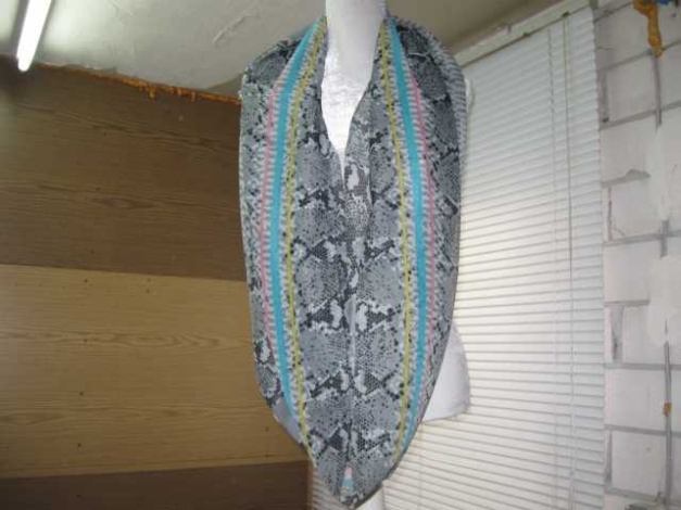 *** NEU ~ Loop Schal ~ Schlangenmuster ***
