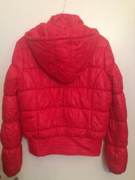 Rote warme Daunenjacke für den Winter von Edc by Esprit