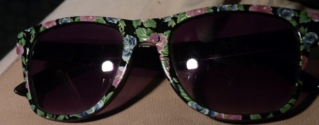 Sommerliche Blümchensonnenbrille 