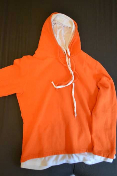 Stylischer Orange/Weißer Hoodie