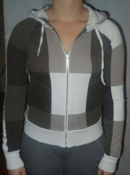 weiß-braun karrierte Kapuzen-Sweatjacke