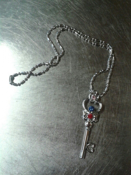 Sailor Moon Zeitreiseschlüssel mit Steinchen