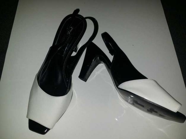 Wunderschöne Sandaletten aus leder schwarz weiß von L.Lambertacci