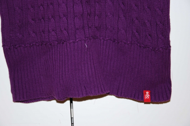 Dicker lila Winterpullover mit Flechtmuster 