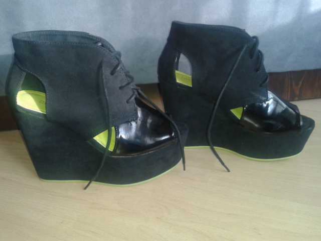 H&M Wedges schwarz grün