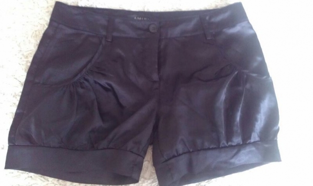 Short schwarz samt/Seide gr.36