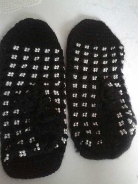 Hausschuhe gestrickt mit Perlen