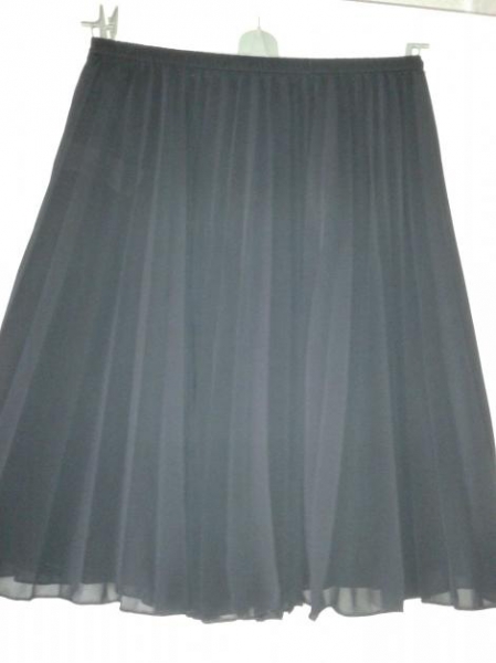 Schwarzer Rock mit Plissee / Falten