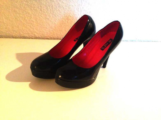Tolle schwarze Plateau-Heels in 40