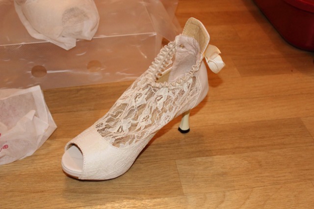 Wunderschöne neue + ungetragene Spitzenpumps z.B. als Brautschuhe