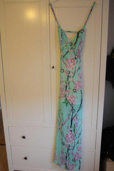 Maxikleid mit Blumenmuster 