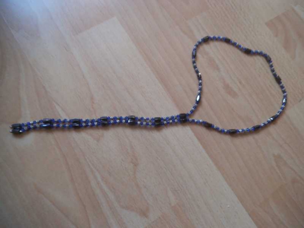 blaue Perlenkette mit Magneten