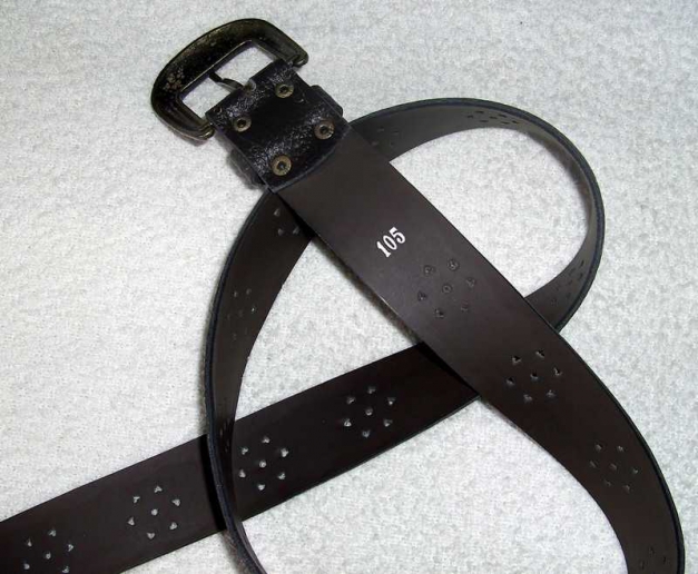 Dunkelbrauner Gürtel