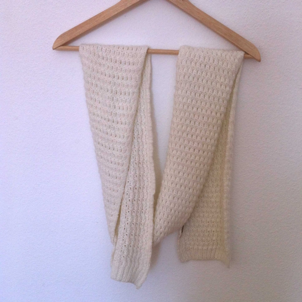 Weißer Strickschal Pieces