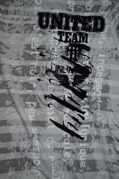 Design T-Shirt in Grau