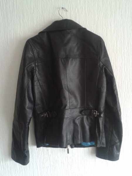 Schwarze Kunstlederjacke