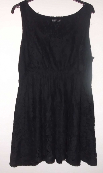 Schwarzes Spitzenkleid
