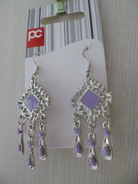 morderne Ohrhänger mit lila Steinchen besetzt; Lila; Neu 