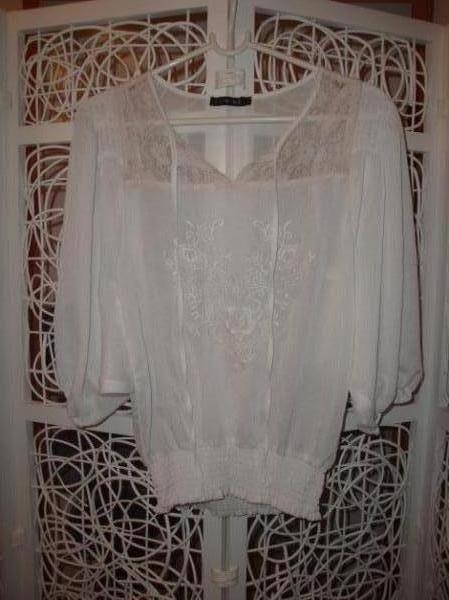 wunderschöne leicht-transparente Bluse