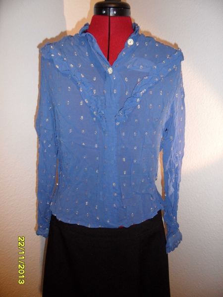 styliche Bluse in leicht durchsichtigen blauen Stoff mit goldenen Fäden Größe ca. M