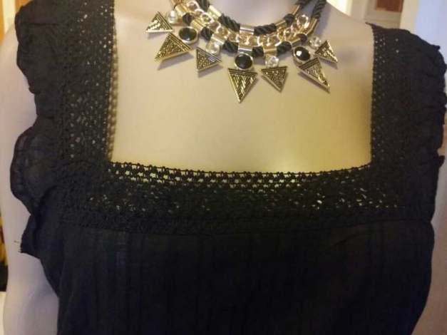 Sehr schöne lange Bluse/Tunika mit Details aus spitze / Okay