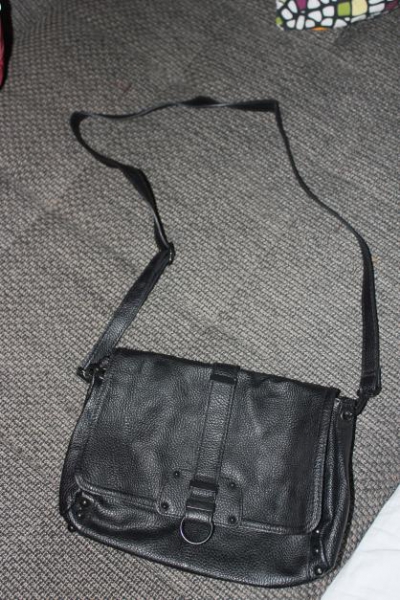 Schwarze Umhängetasche