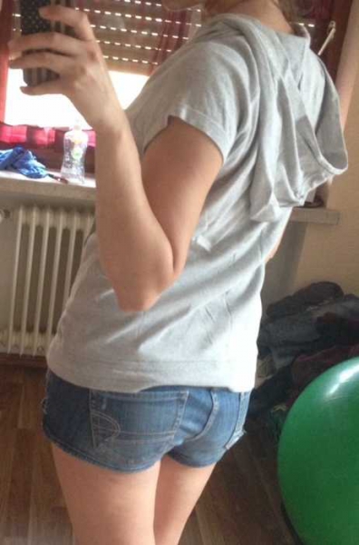 kurzärmeliges shirt mit kapuze