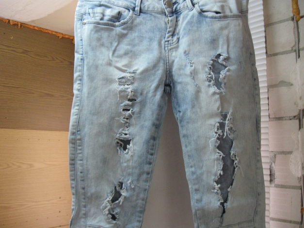 *** Irre Löcherjeans ***