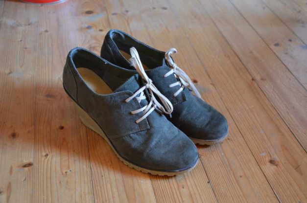 Herbstliche hohe Schnürschuhe