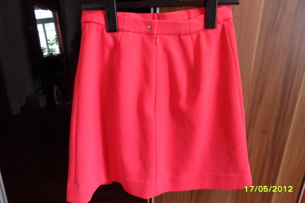 Original DDR Faltenröckchen in Farbe pink-rot, Größe ca. S, super Süß und selten