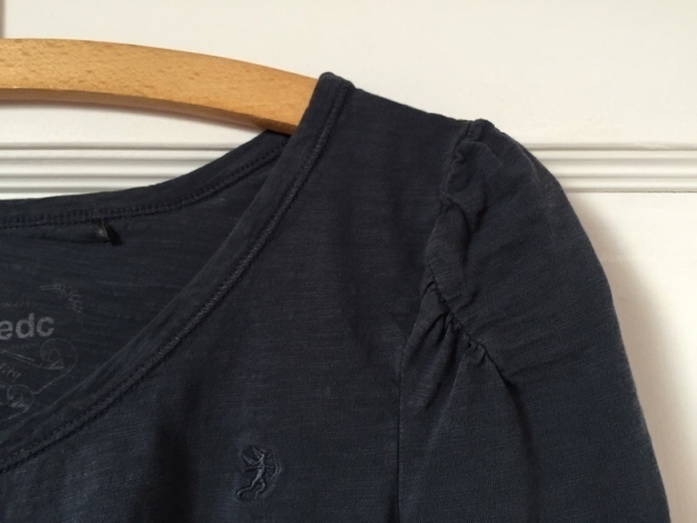 schicker blauer Pulli edc